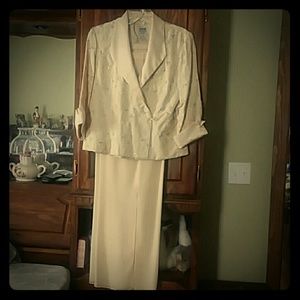 R&M RICHARDS PETITE SUIT